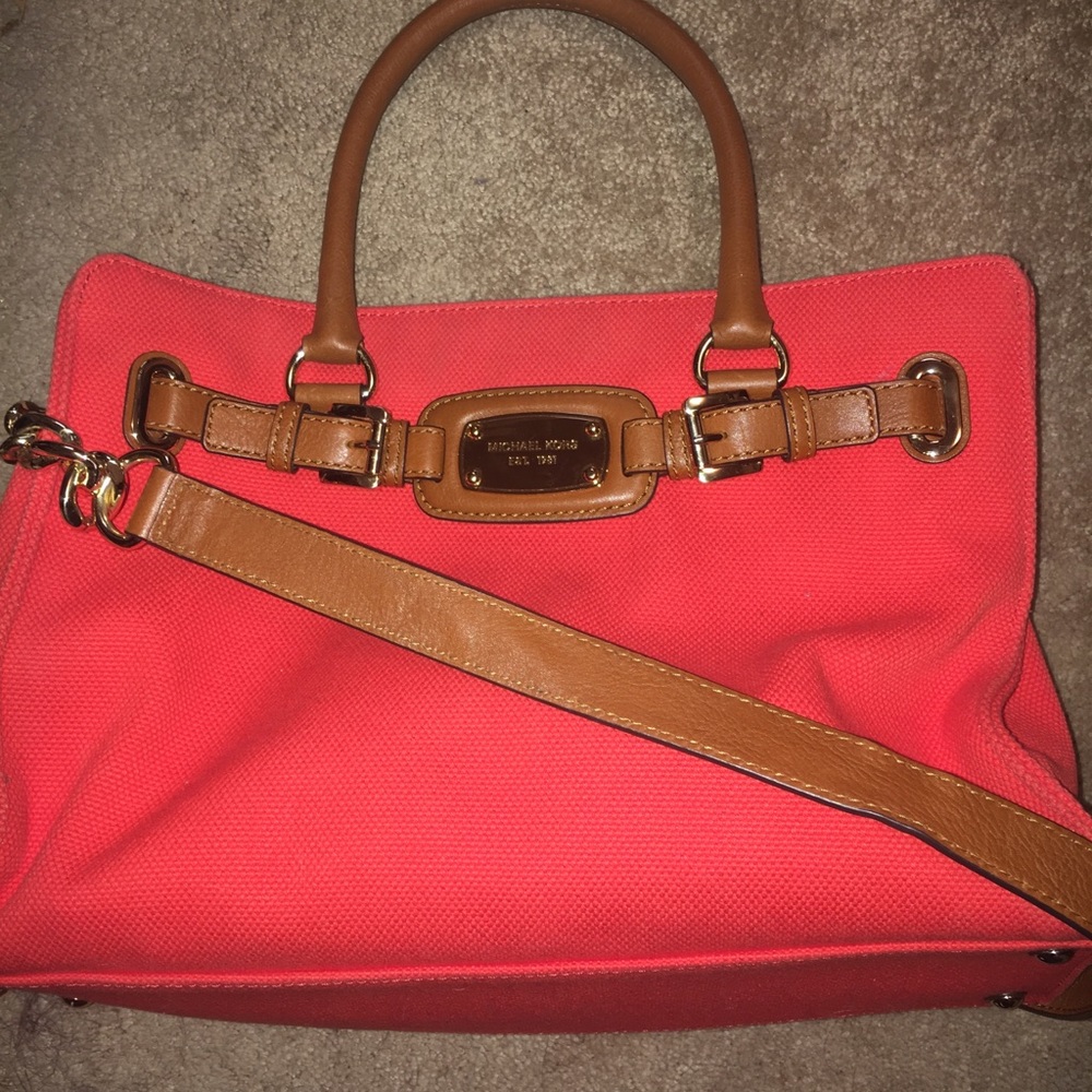 Unique Large Micheal Kors Tote like new condition